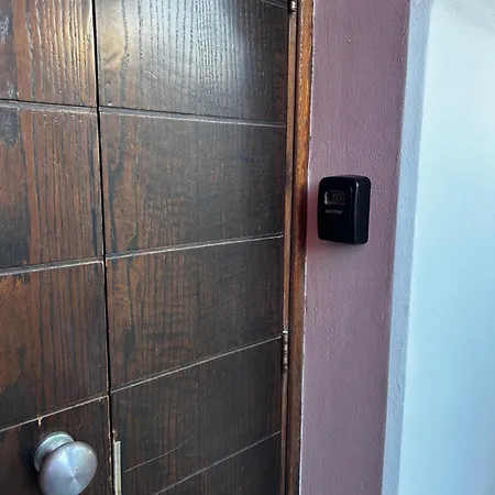 Апартаменти Alex Ларнака